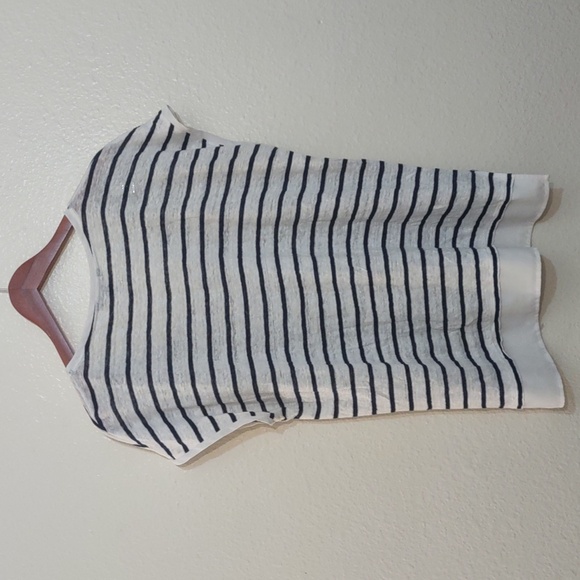 USED TOMMY HILFIGER SHORT SLEEVE STRIPPED HORIZONTAL SHIRT HOLE IN SHIRT SIZE L - Picture 8 of 10